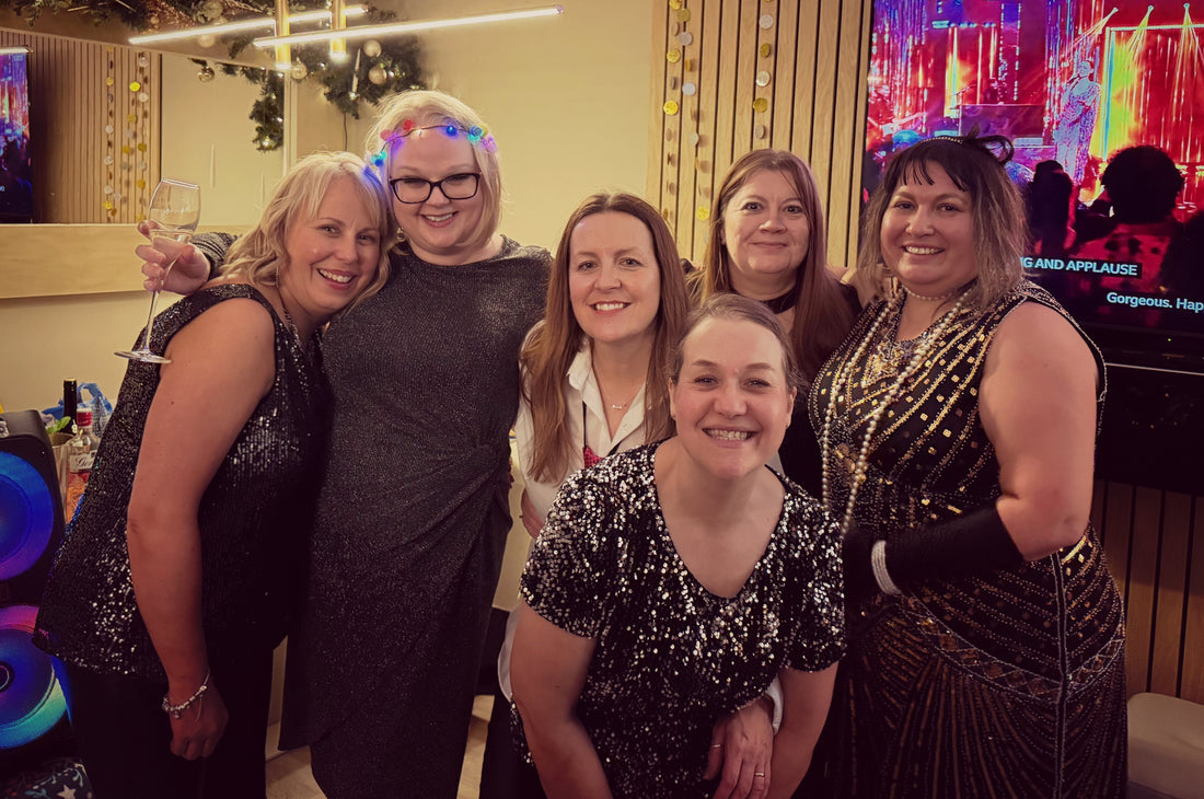 Image shows Kerry with her 5 best friends at a new year's eve party