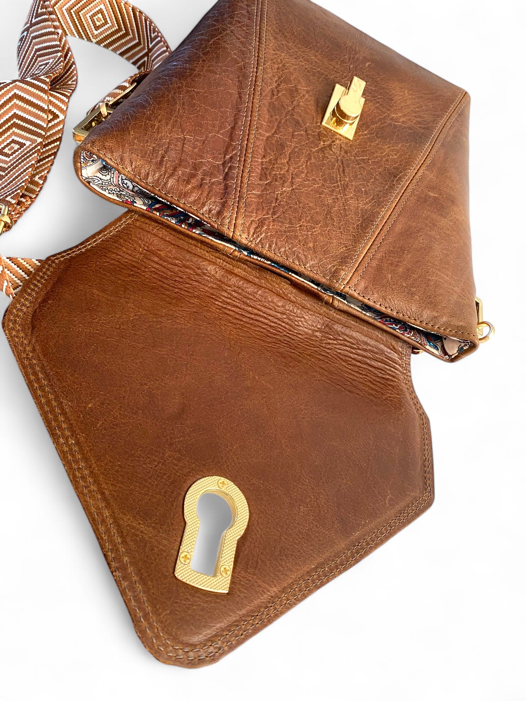 SWALK | Handcrafted Conker Brown Leather Crossbody Bag image 8