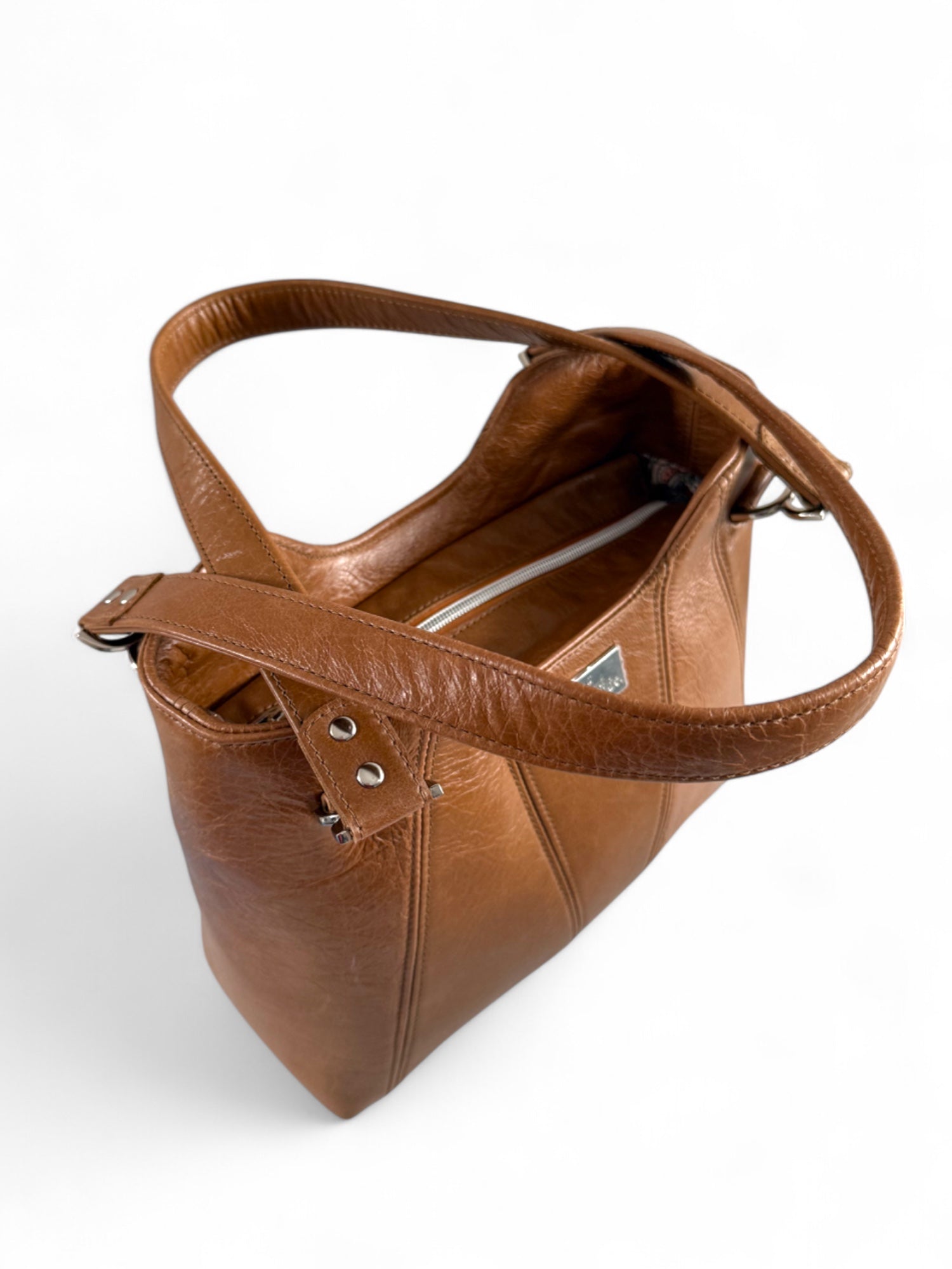 Alaula | Tan Leather Shoulder Bag | Eco-Friendly Fashion image 7