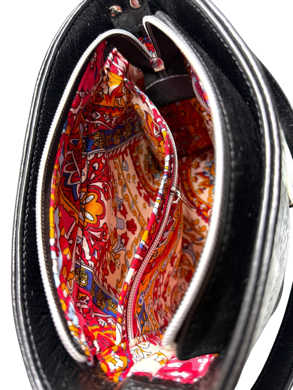 Interior view of the lining of the Belle bucket bag, highlighting the zipper slip pocket. Exclusive to Lilly & Jude