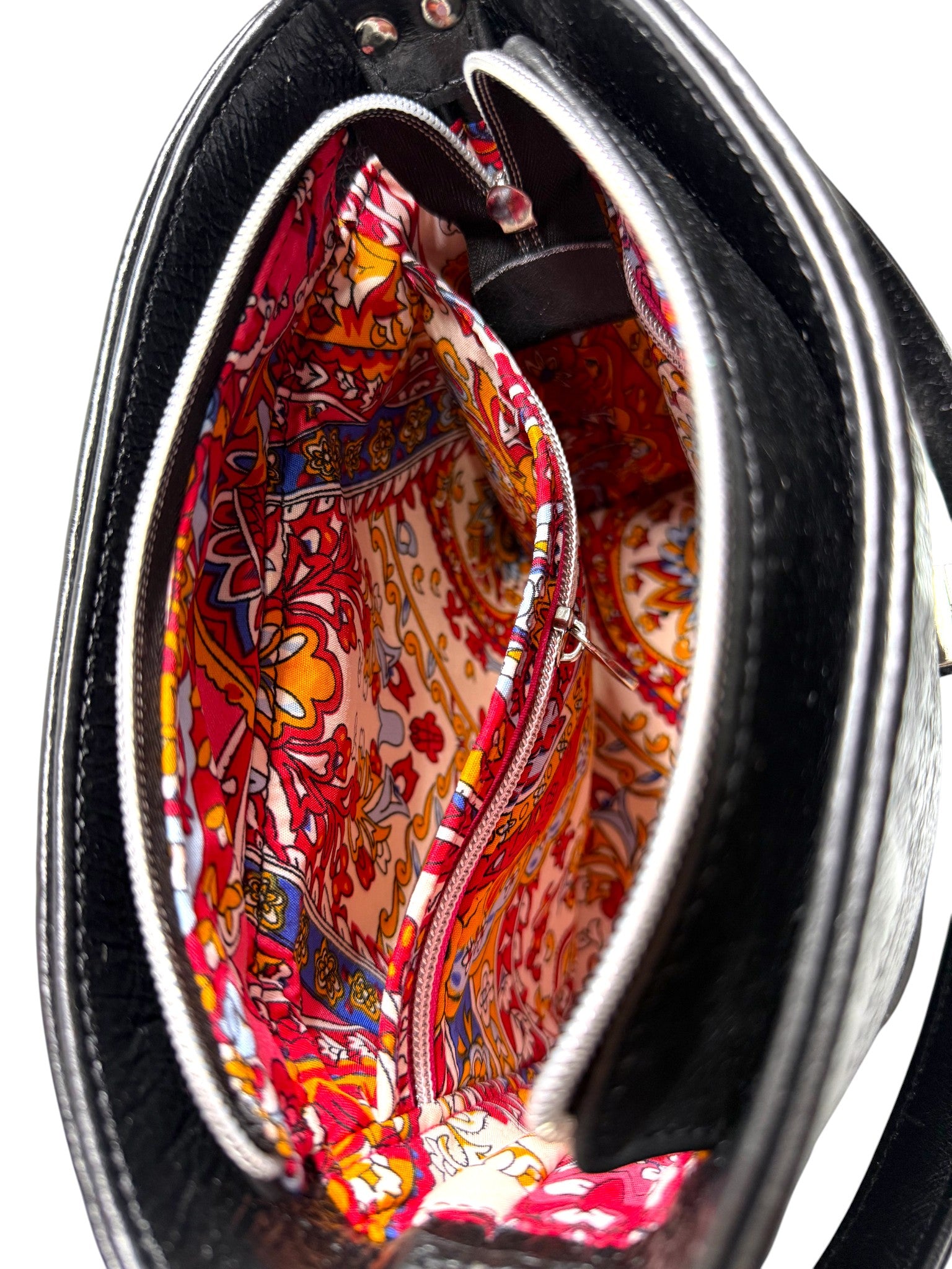 Interior view of the lining of the Belle bucket bag, highlighting the zipper slip pocket. Exclusive to Lilly & Jude
