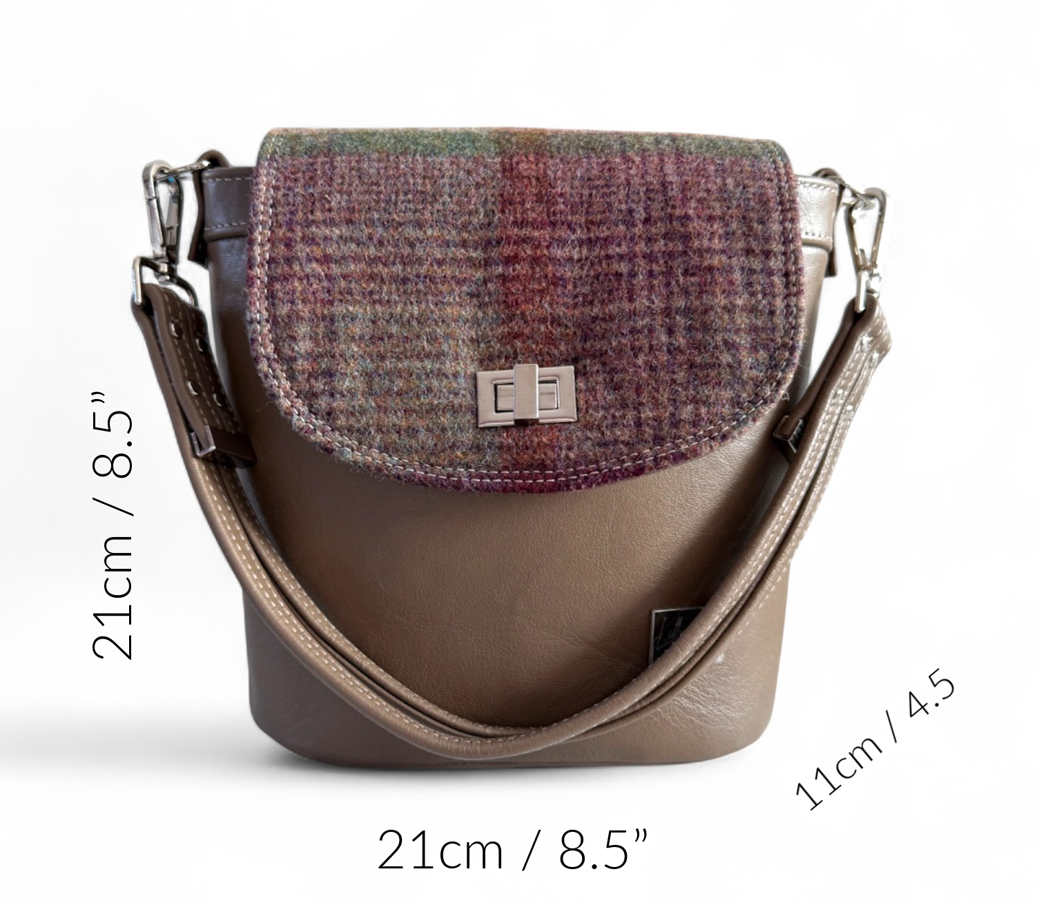 Belle handbag with overlay to indicate the measurements of the bag: Width =  21cm/8.5”. Height = 21cm/8.5”. Depth = 11cm/4.5” 
