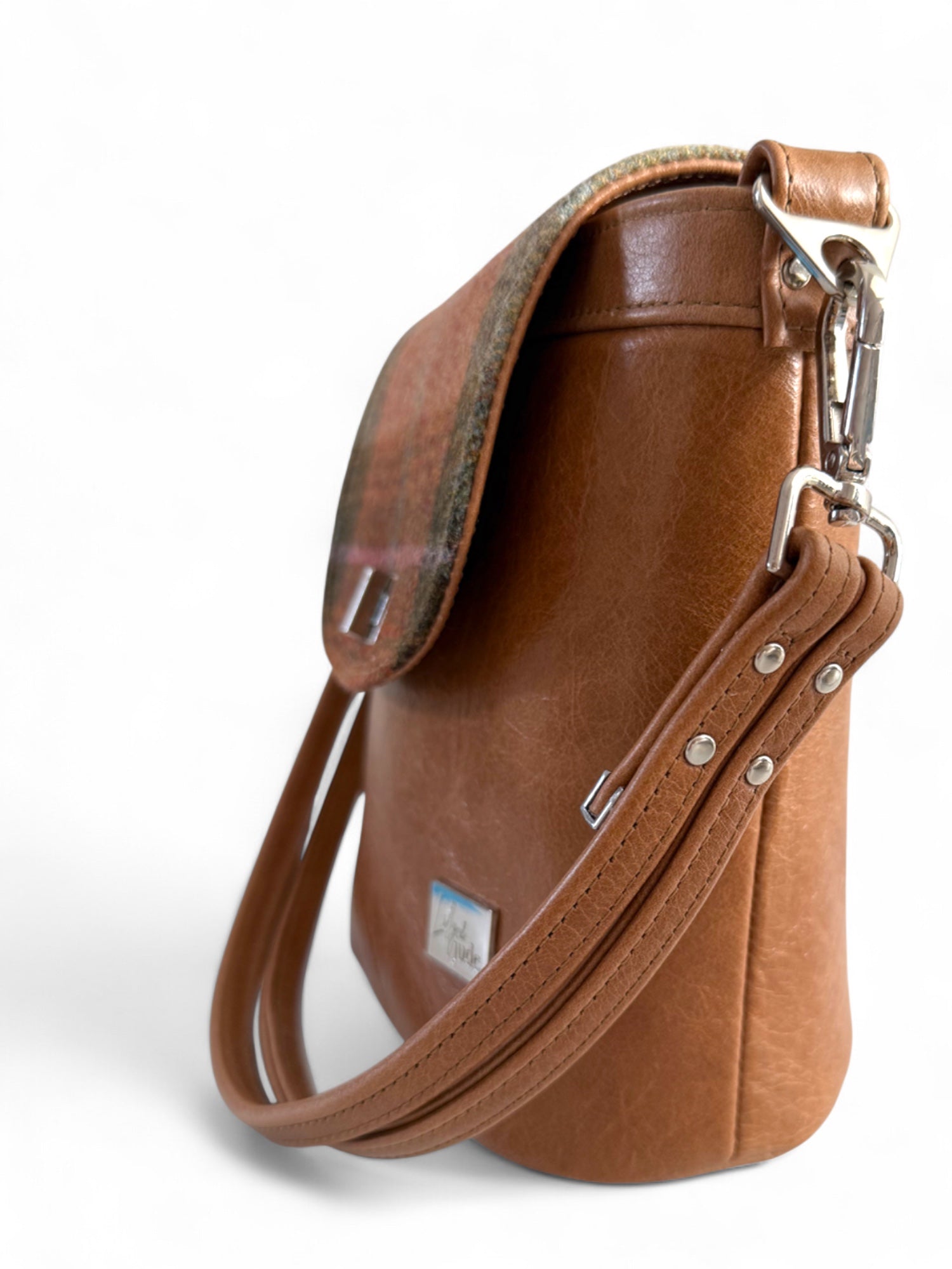 Side view of Belle tote showing tweed and leather mix in bucket shape.
