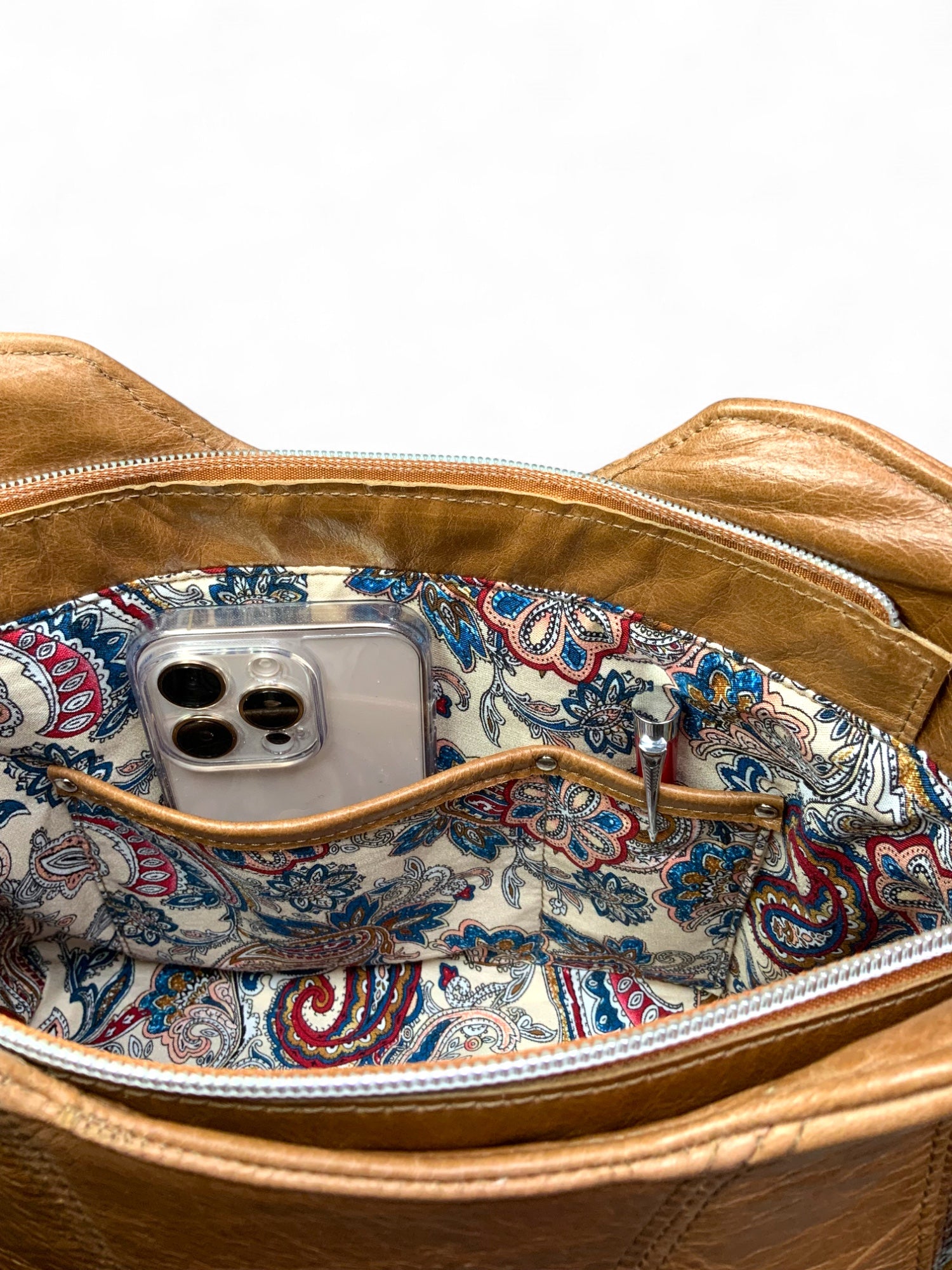 Alaula | Tan Leather Shoulder Bag | Eco-Friendly Fashion image 10